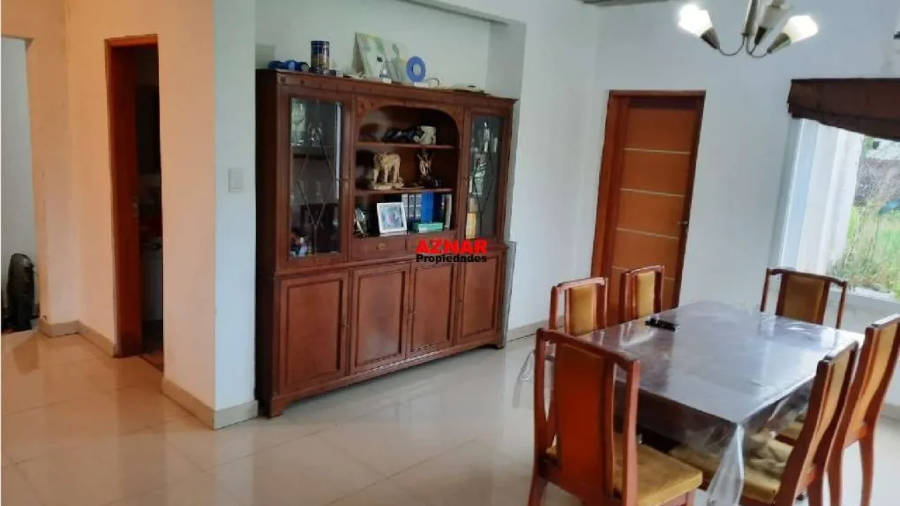 Casa en venta en Pellegrini N° 3115  e/ Curiale y Gelsomino