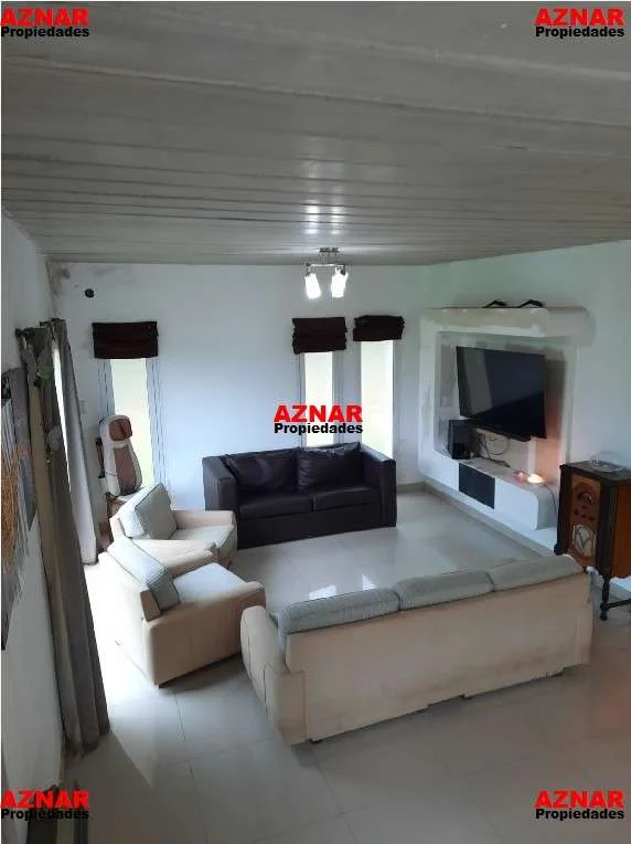 Casa en venta en Pellegrini N° 3115  e/ Curiale y Gelsomino