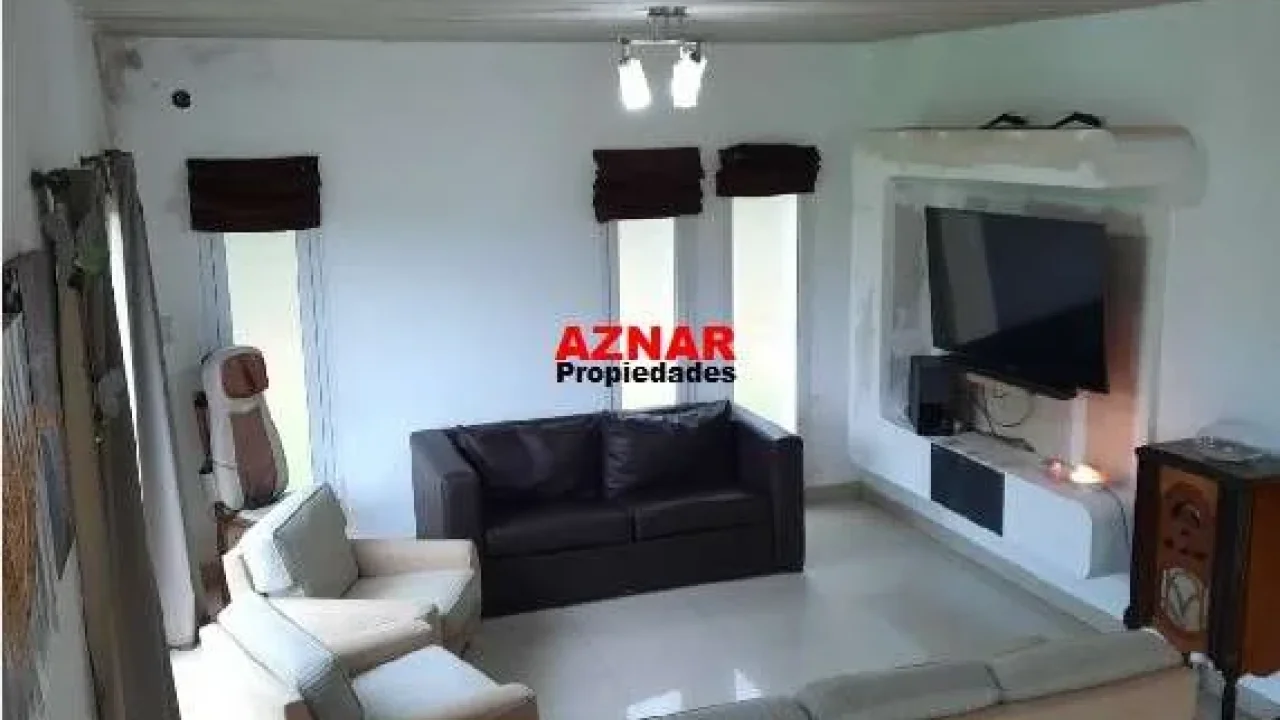Casa en venta en Pellegrini N° 3115  e/ Curiale y Gelsomino