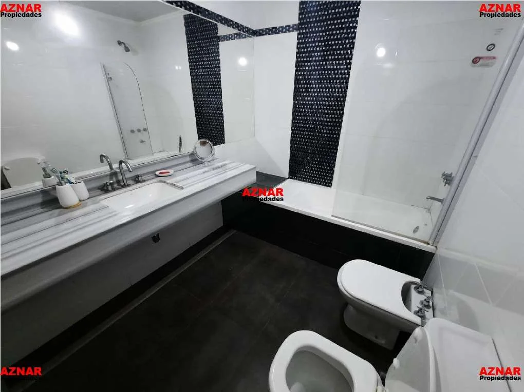Casa en venta en Pellegrini N° 3115  e/ Curiale y Gelsomino