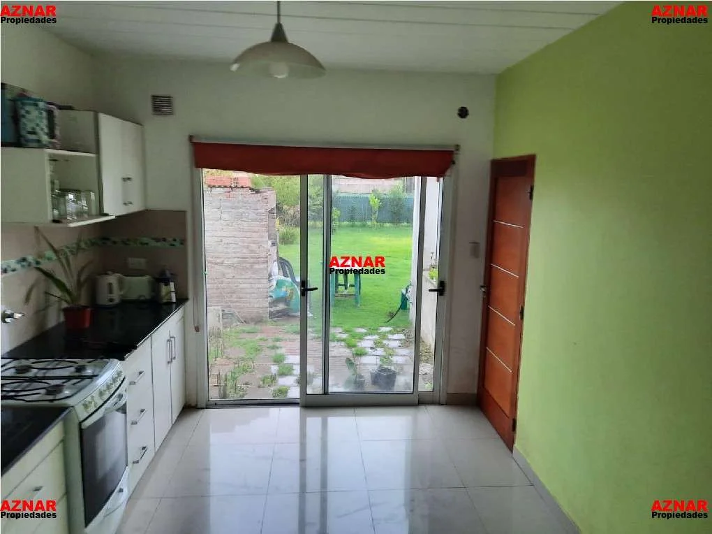 Casa en venta en Pellegrini N° 3115  e/ Curiale y Gelsomino