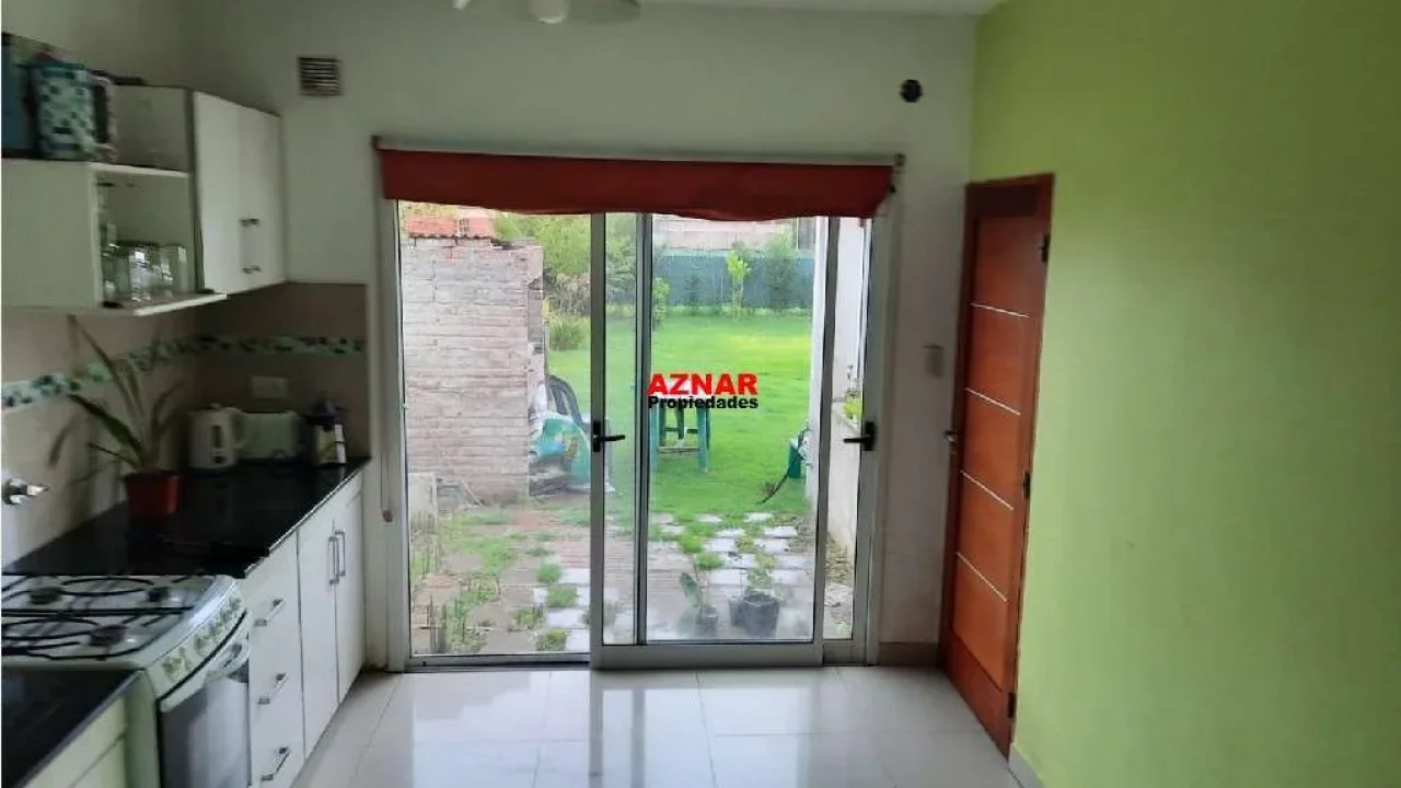 Casa en venta en Pellegrini N° 3115  e/ Curiale y Gelsomino