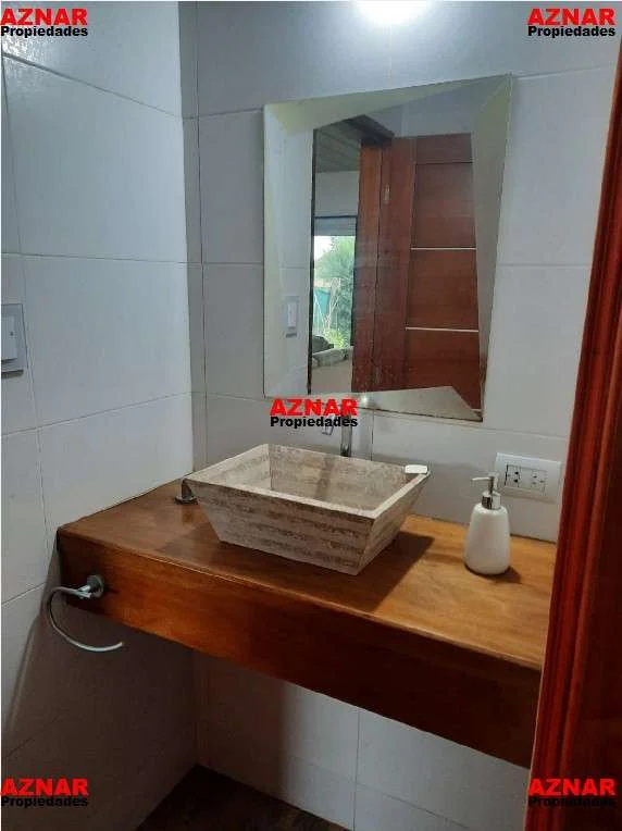 Casa en venta en Pellegrini N° 3115  e/ Curiale y Gelsomino