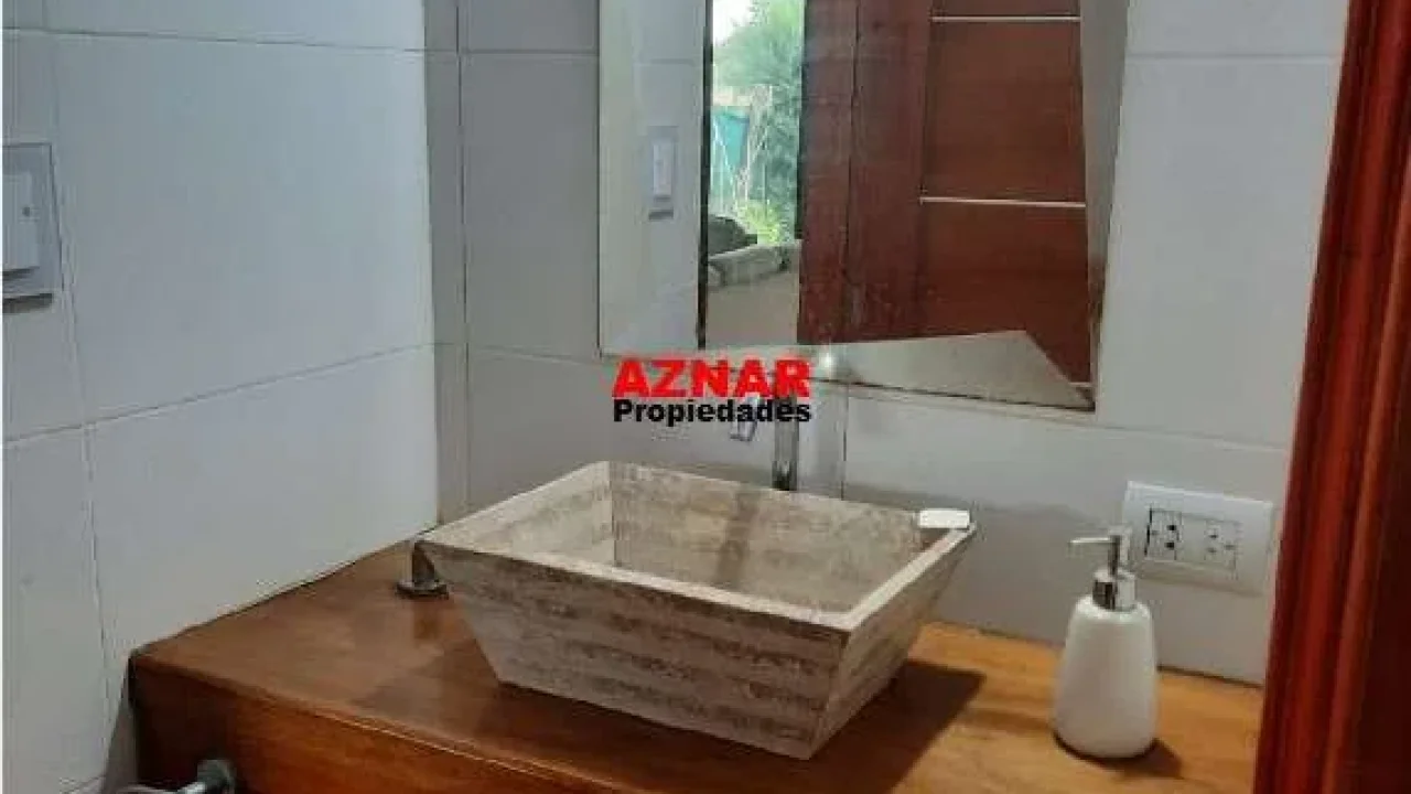 Casa en venta en Pellegrini N° 3115  e/ Curiale y Gelsomino