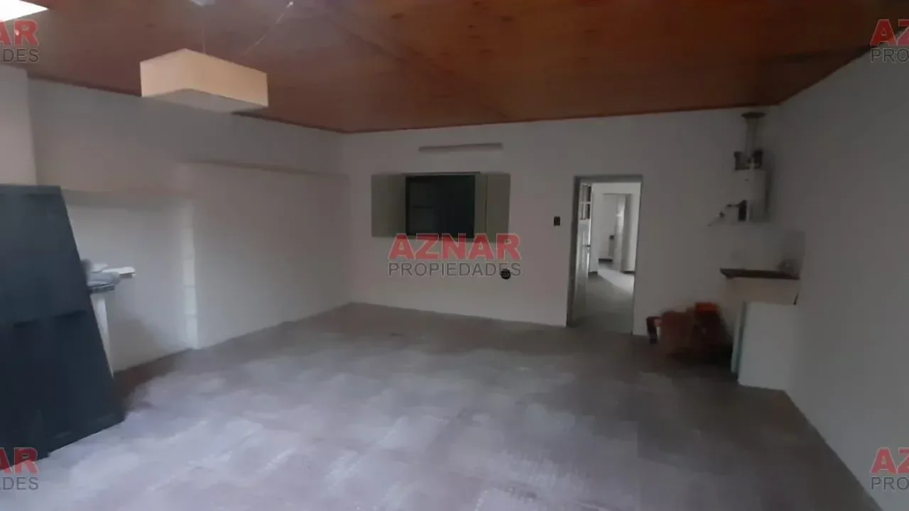 Casa con Local en venta en Brandsen Nº 618 e/ Moreno y Urquiza