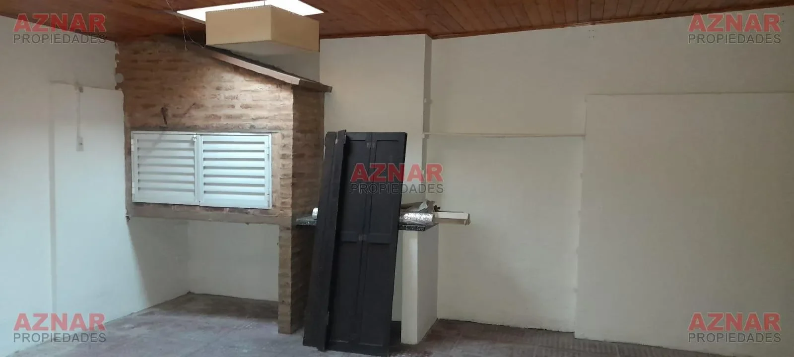 Casa con Local en venta en Brandsen Nº 618 e/ Moreno y Urquiza