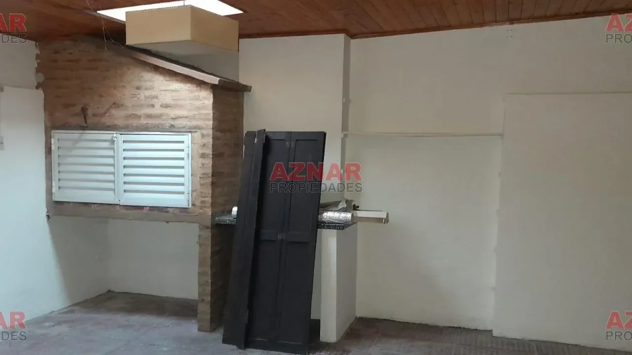 Casa con Local en venta en Brandsen Nº 618 e/ Moreno y Urquiza