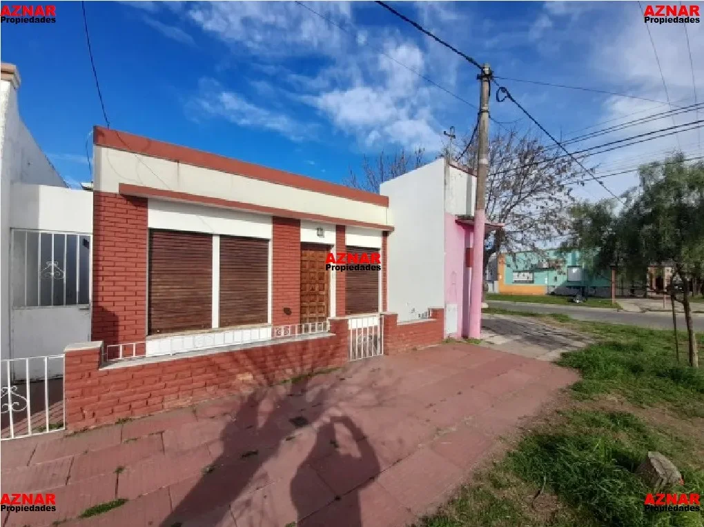 Casa con Local en venta en Alem Nº 705 e/ A. M. de Justo y El Pampero