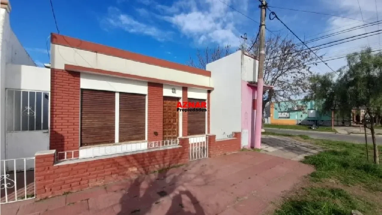 Casa con Local en venta en Alem Nº 705 e/ A. M. de Justo y El Pampero