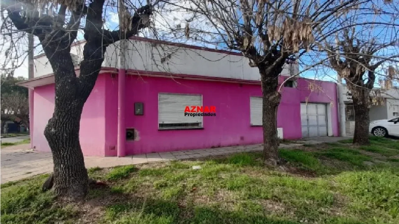 Casa con Local en venta en Alem Nº 705 e/ A. M. de Justo y El Pampero
