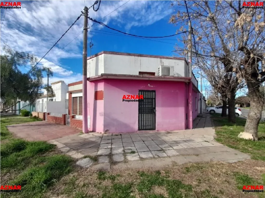 Casa con Local en venta en Alem Nº 705 e/ A. M. de Justo y El Pampero