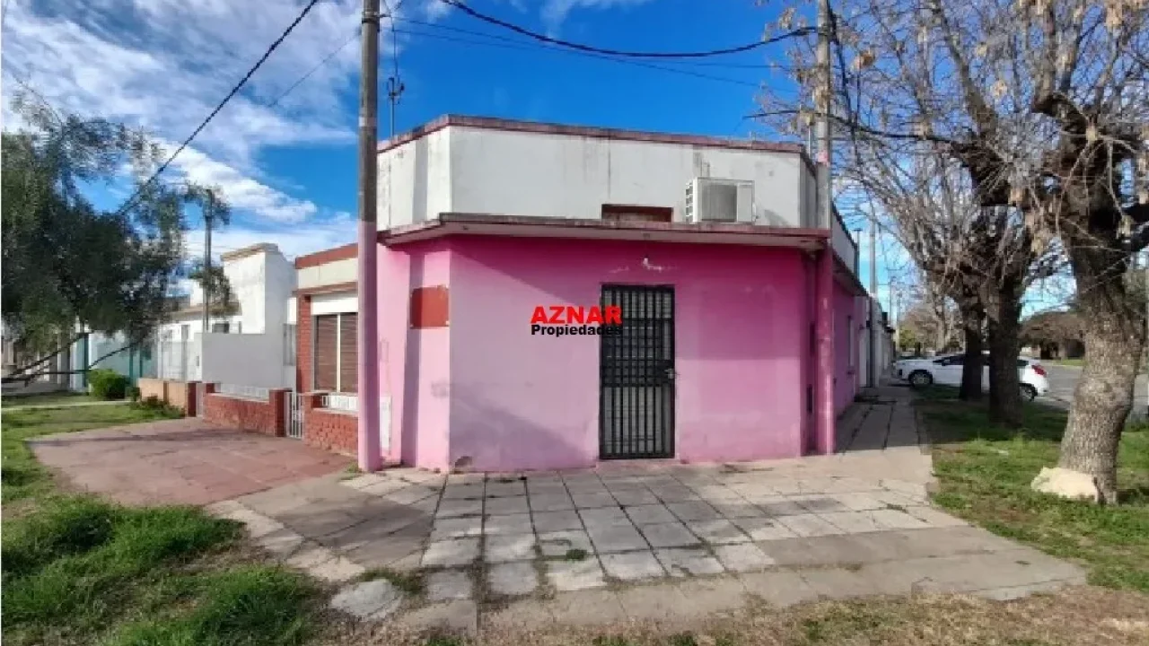 Casa con Local en venta en Alem Nº 705 e/ A. M. de Justo y El Pampero