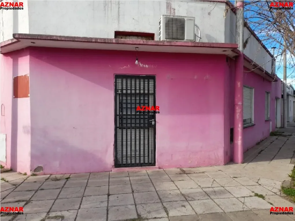 Casa con Local en venta en Alem Nº 705 e/ A. M. de Justo y El Pampero