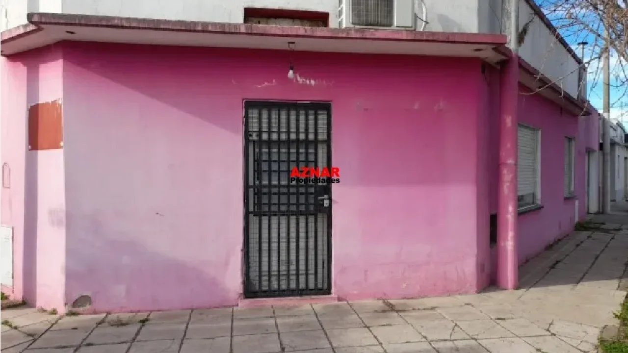 Casa con Local en venta en Alem Nº 705 e/ A. M. de Justo y El Pampero