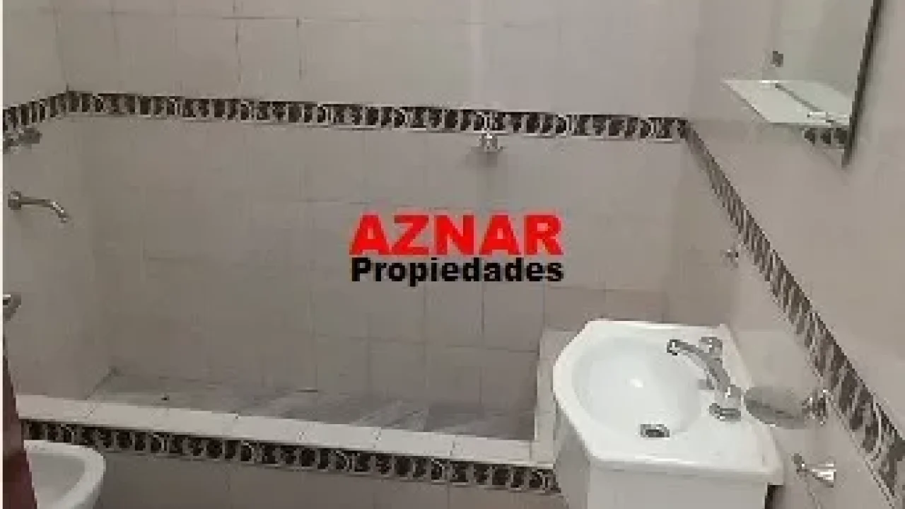 Casa en venta en Alicia M. de Justo N° 283  e/ Remedios de Escalada y San Martin