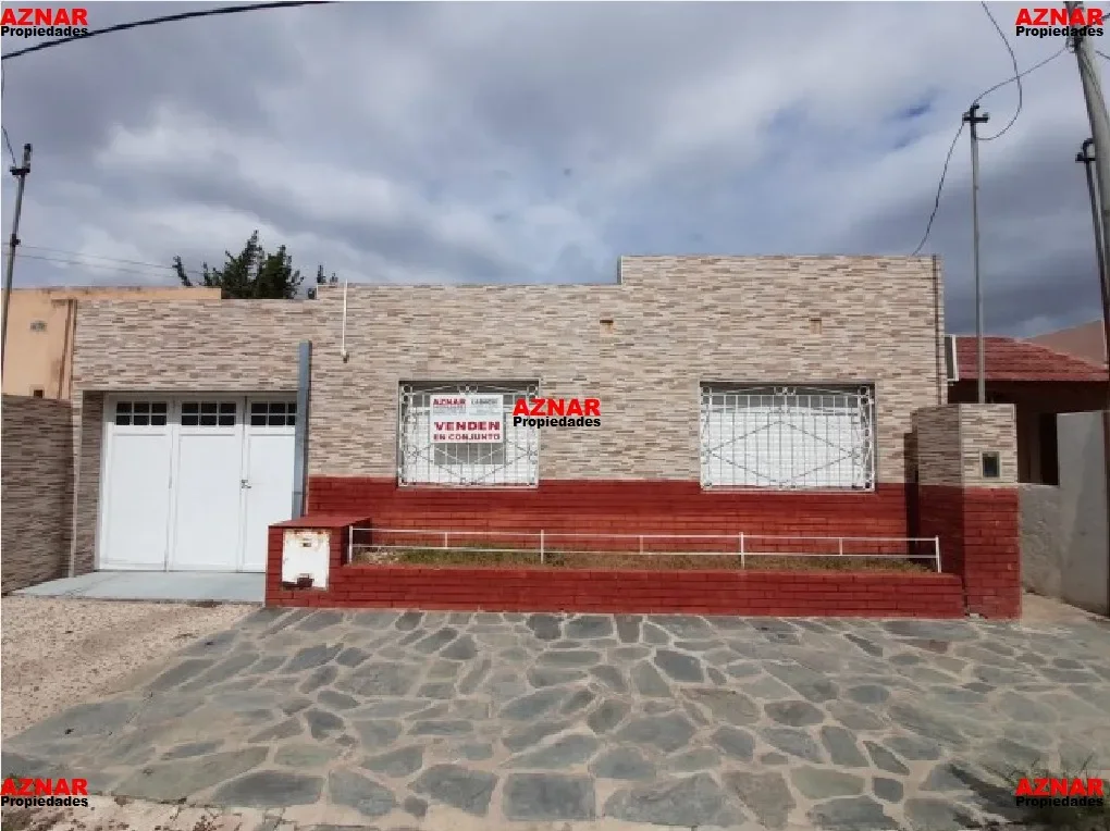 Casa en venta en Avellaneda N° 647  e/ Quenard y A. M. de Justo