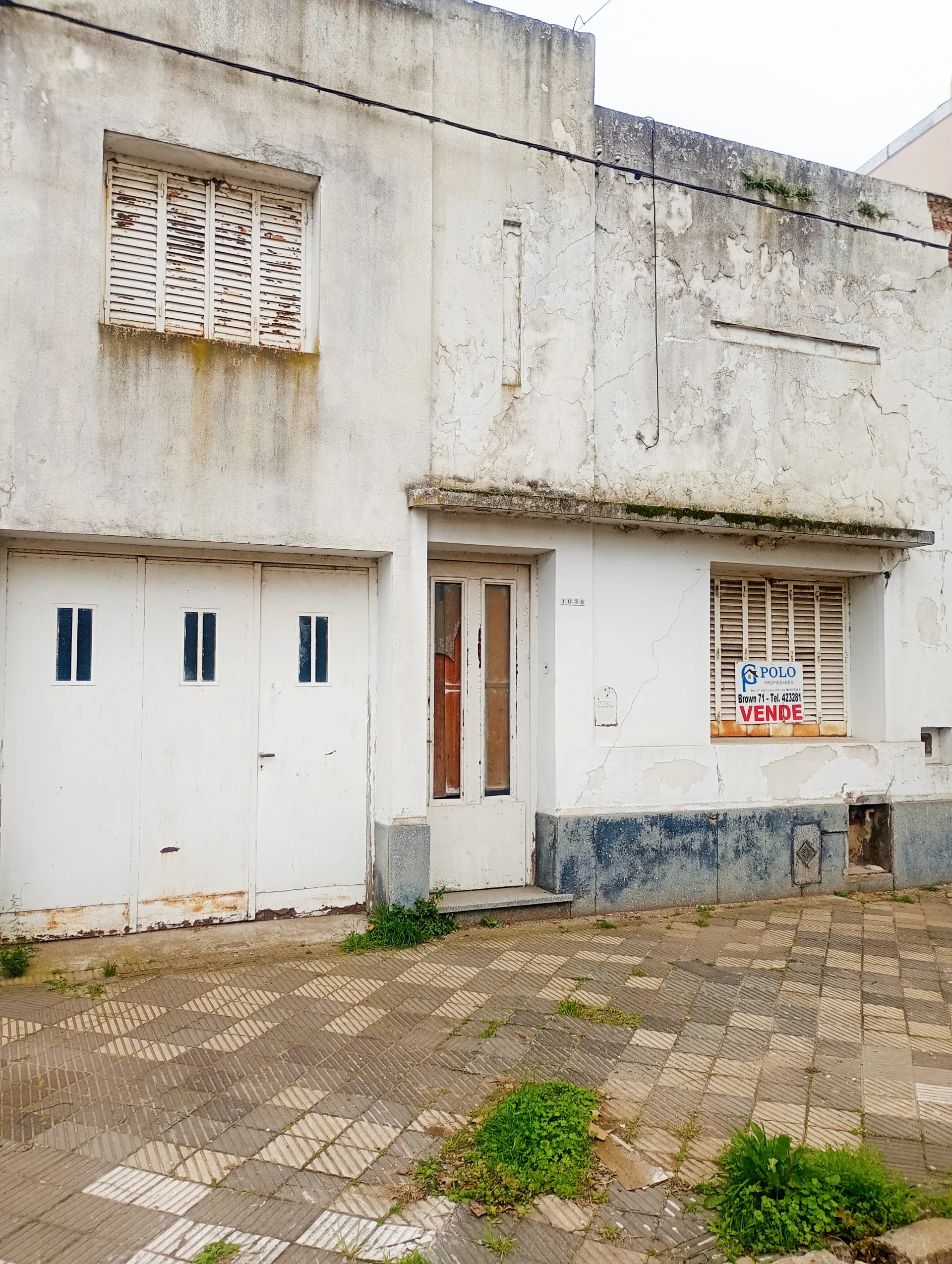 EN VENTA CASA UBICADA SOBRE CALLE GRAL PAZ 1038