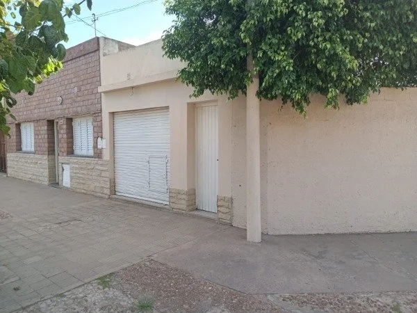 CASA EN VENTA CON LOCAL COMERCIAL