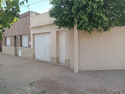 CASA EN VENTA CON LOCAL COMERCIAL