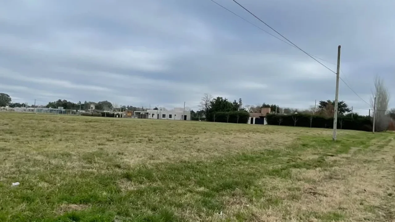 VENTA LOTE Baigorria entre Las Carmelias y Carlos Gardel (zona Aeroclub)