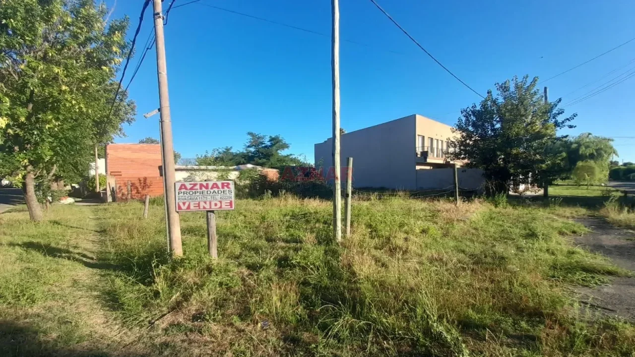 Terreno en venta en  Rivadavia y Giacinti