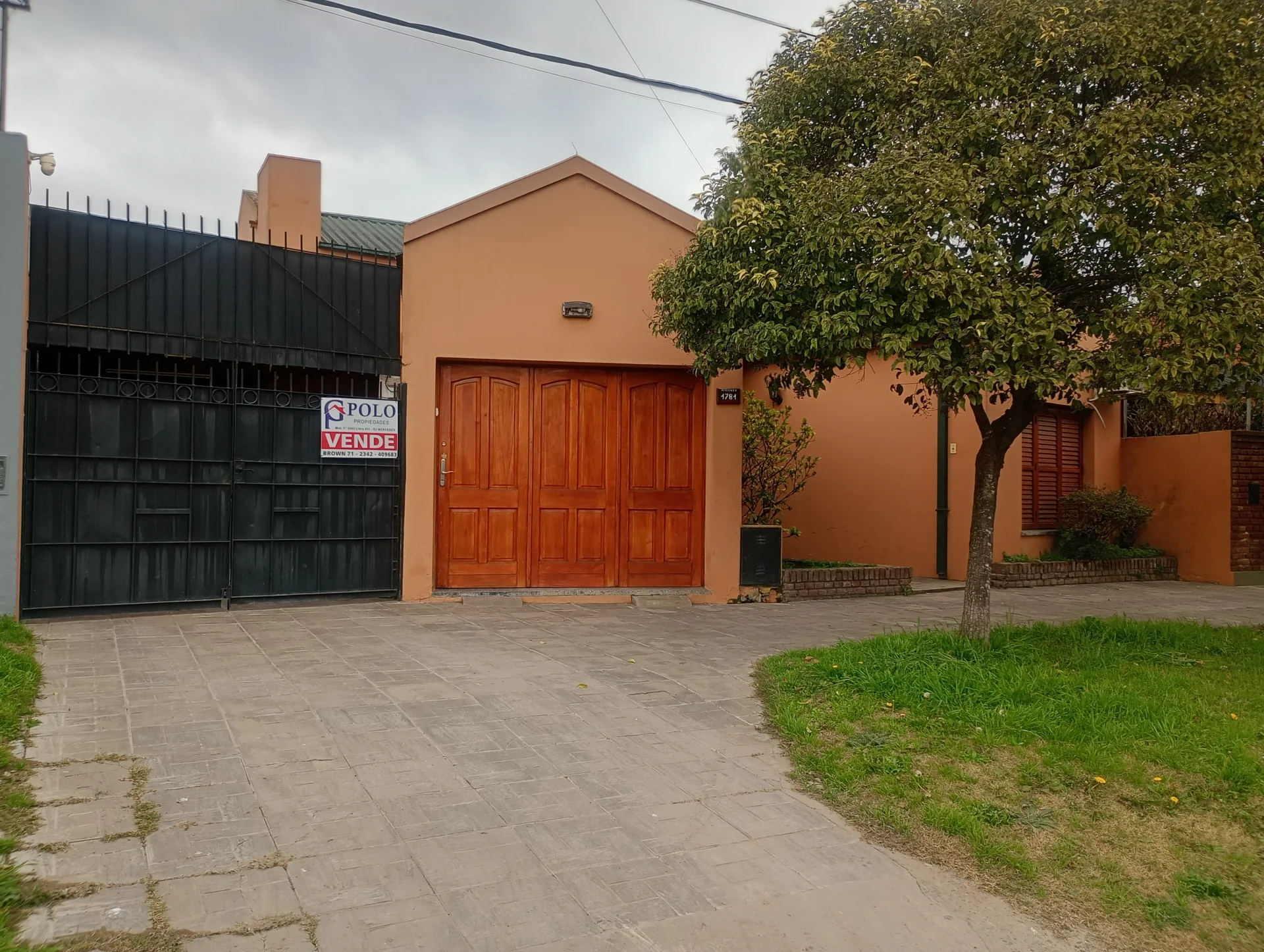 EN VENTA, CASA UBICADA SOBRE CALLE MISIONES