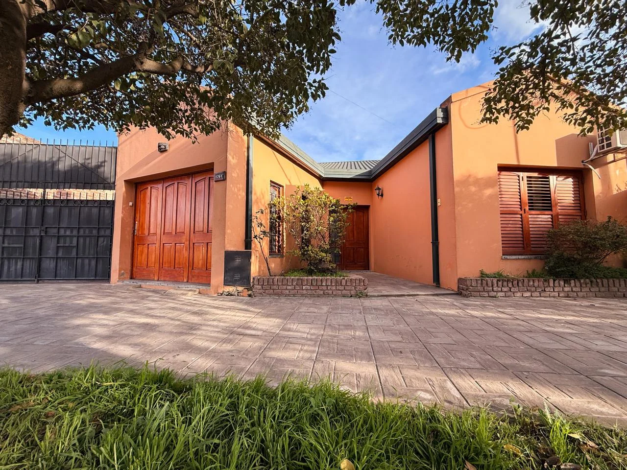 EN VENTA, CASA UBICADA SOBRE CALLE MISIONES