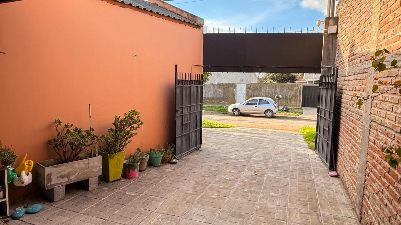 EN VENTA, CASA UBICADA SOBRE CALLE MISIONES