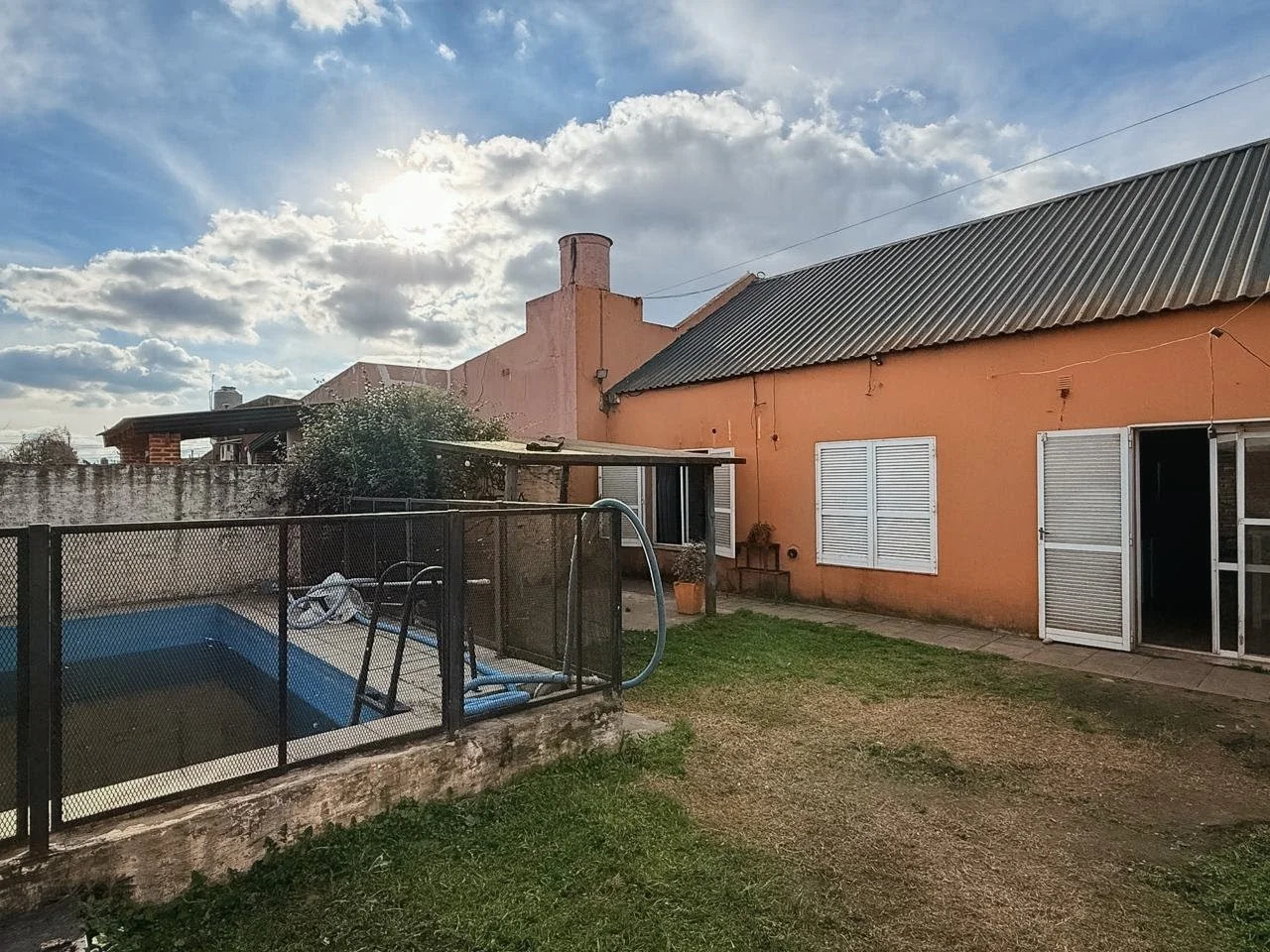 EN VENTA, CASA UBICADA SOBRE CALLE MISIONES
