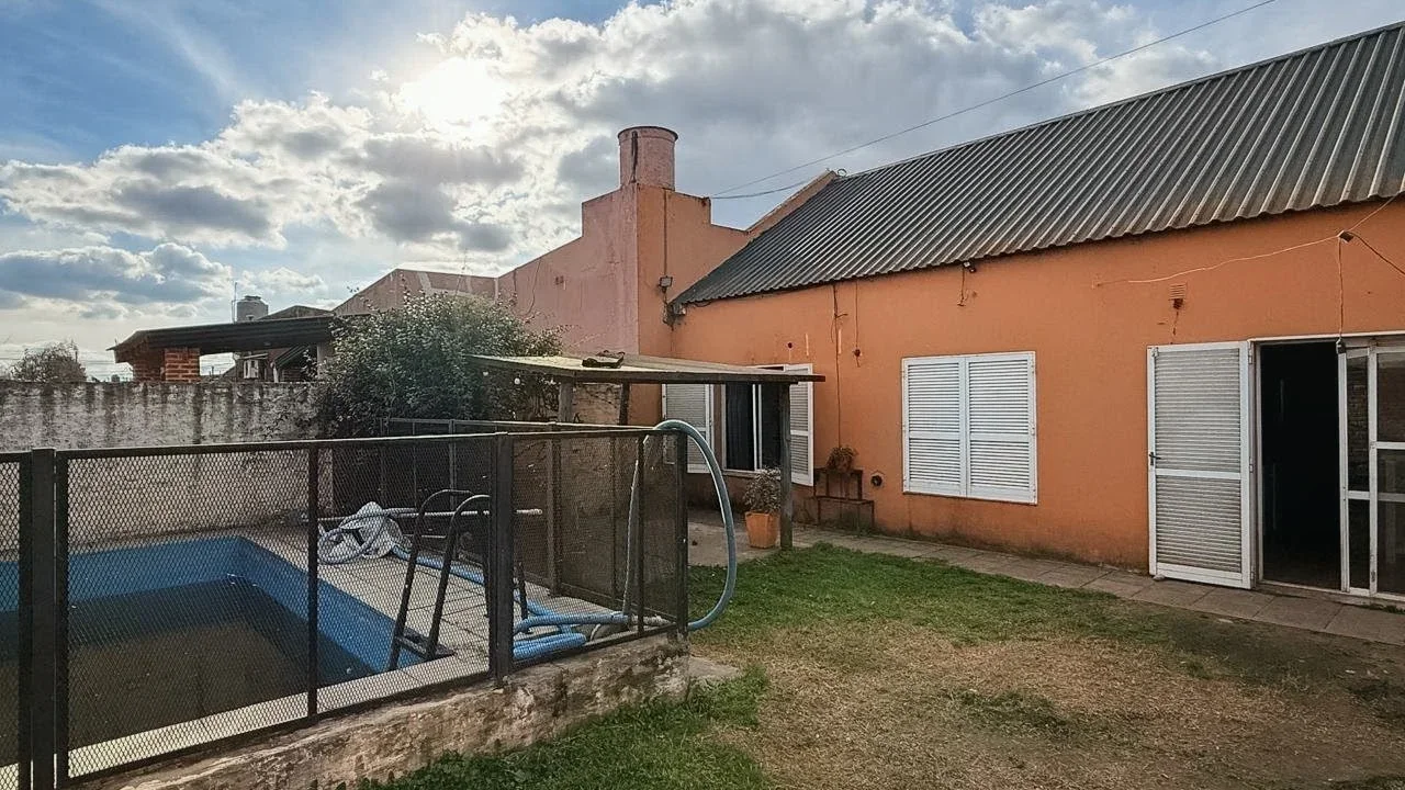 EN VENTA, CASA UBICADA SOBRE CALLE MISIONES