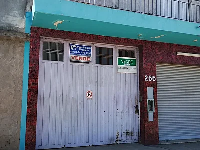 Galpon Calle Entre Rios 266  e/ Remedios de Escalda y San Martín