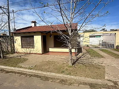 Casa Barrio 25 de Mayo. Frente a la plaza