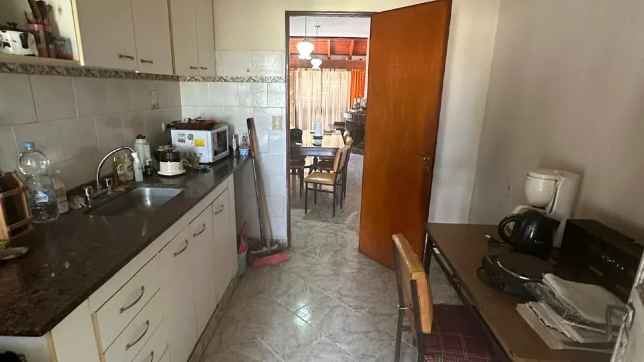 Casa Barrio 25 de Mayo. Frente a la plaza