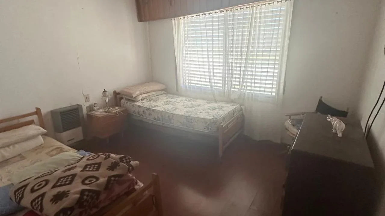 Casa Barrio 25 de Mayo. Frente a la plaza