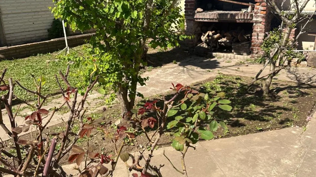 Casa Barrio 25 de Mayo. Frente a la plaza