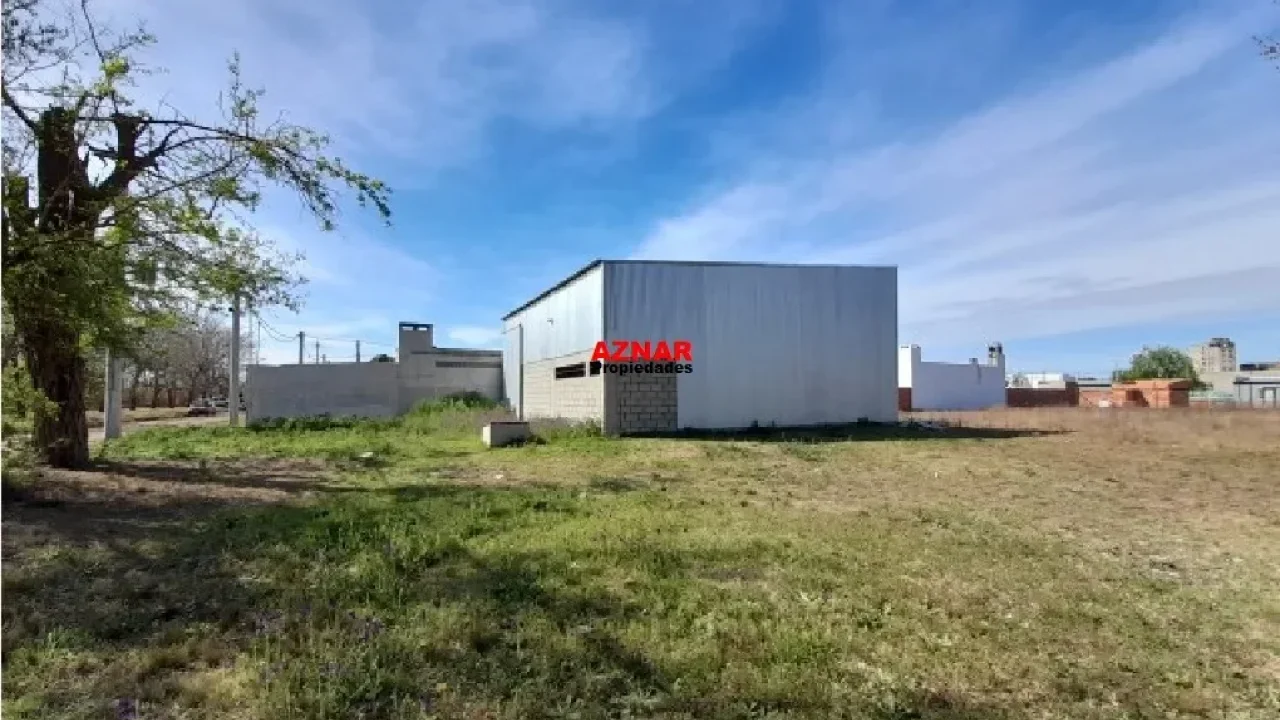 Galpón en venta en R. de Escalada N°100 y Alberdi e/ Alberdi y Vega