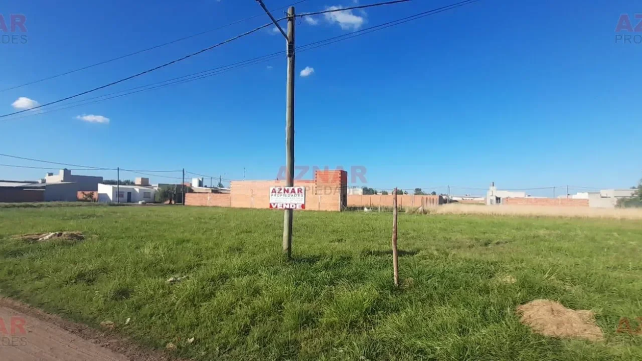 Terreno en Venta en calle Canaro entre Junin Bis y Gagliardi  (B° Las Rosas)