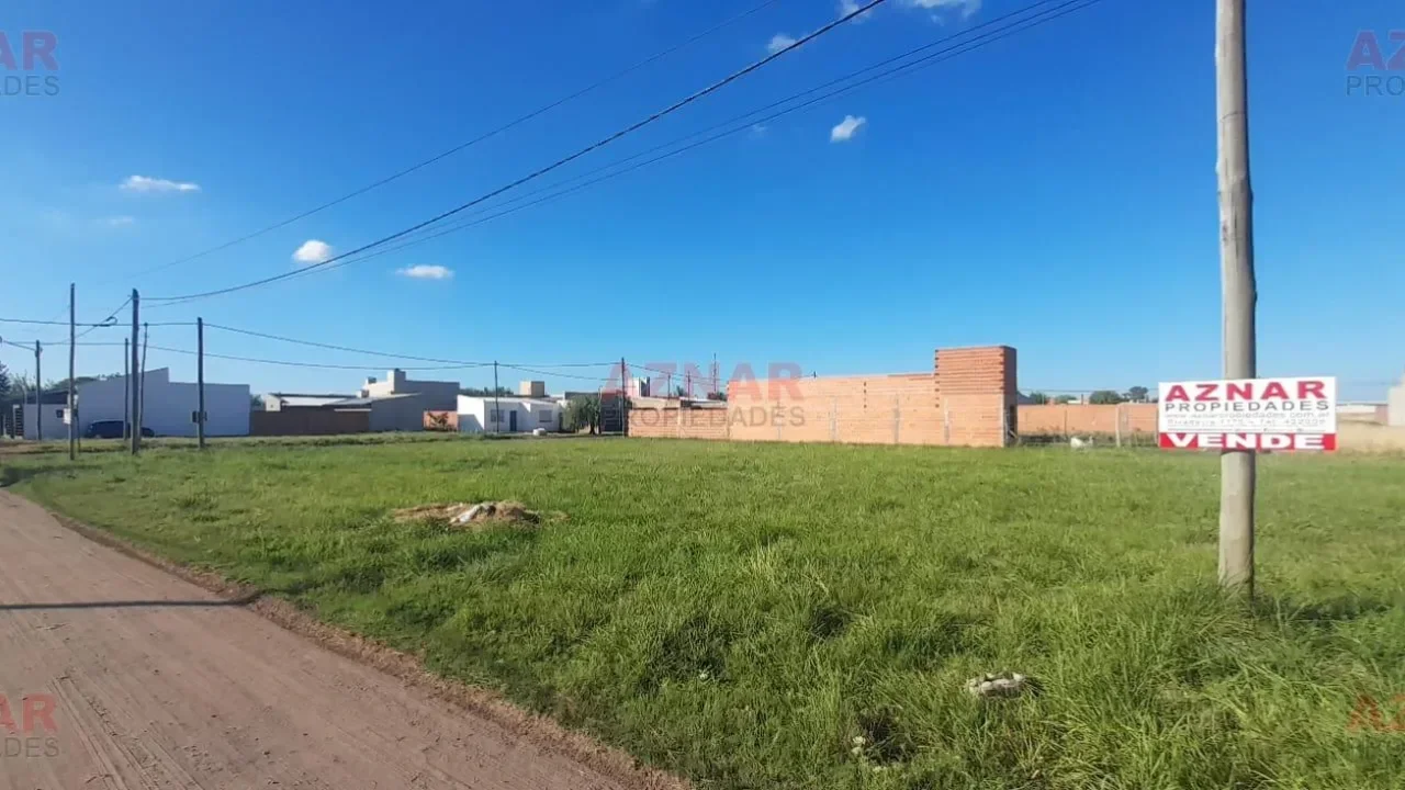 Terreno en Venta en calle Canaro entre Junin Bis y Gagliardi  (B° Las Rosas)