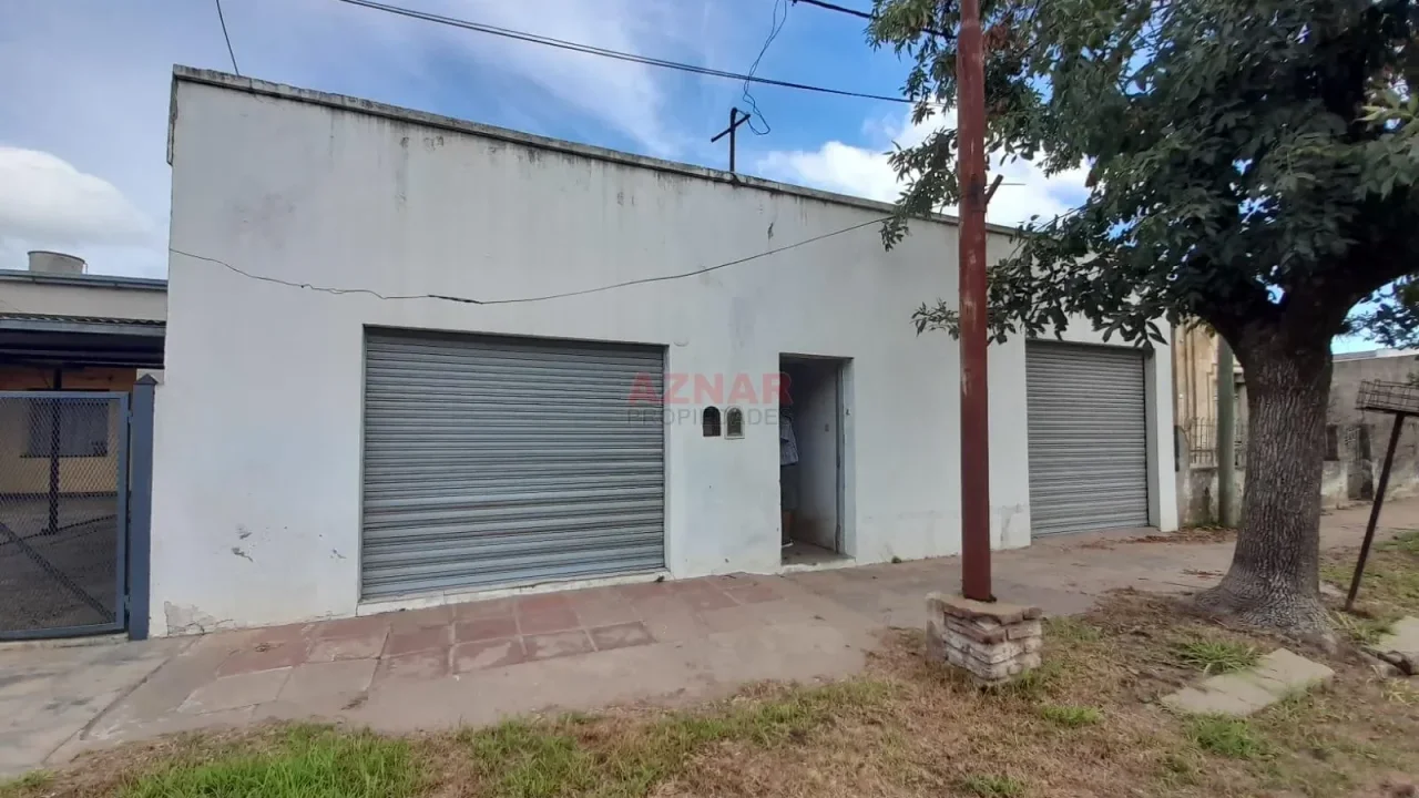 Casa con Local en venta en Avenida Quintana N° 332 e/ J. de Dios Filiberto y Quinquela Martin- Mechita
