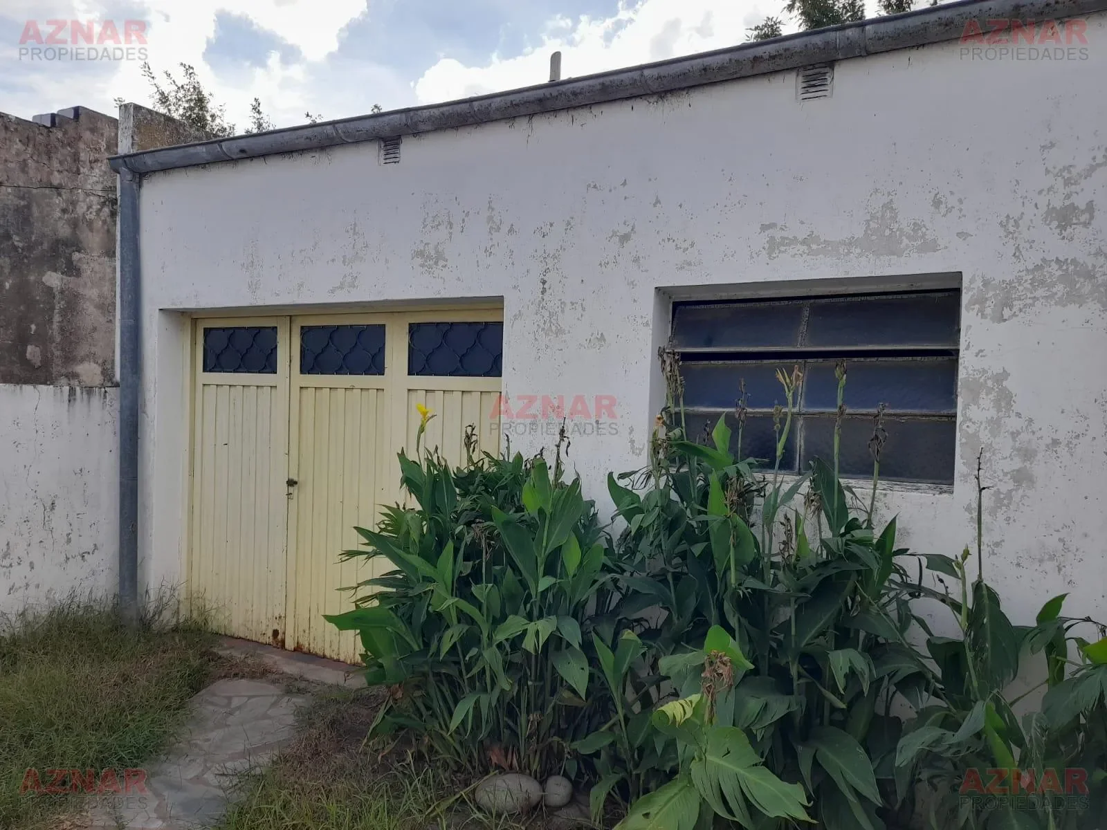 Casa con Local en venta en Avenida Quintana N° 332 e/ J. de Dios Filiberto y Quinquela Martin- Mechita