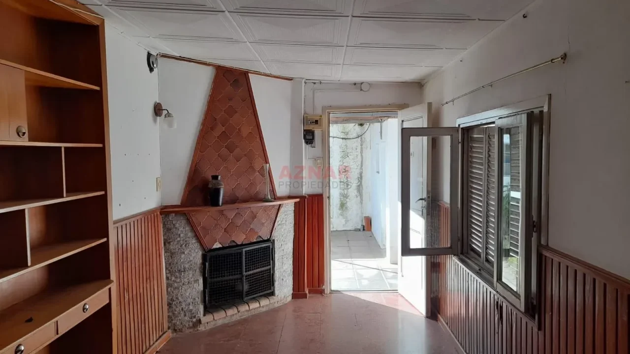 Casa con Local en venta en Avenida Quintana N° 332 e/ J. de Dios Filiberto y Quinquela Martin- Mechita