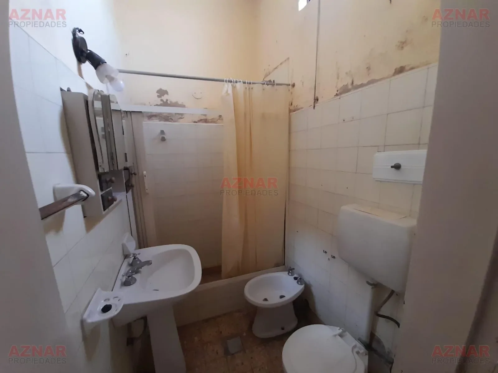 Casa con Local en venta en Avenida Quintana N° 332 e/ J. de Dios Filiberto y Quinquela Martin- Mechita
