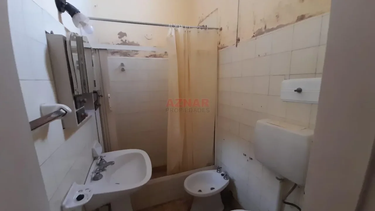 Casa con Local en venta en Avenida Quintana N° 332 e/ J. de Dios Filiberto y Quinquela Martin- Mechita