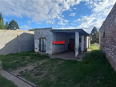 Casa en venta en Los Robles Nº 3940 e/ Las Rosas y Los Claveles
