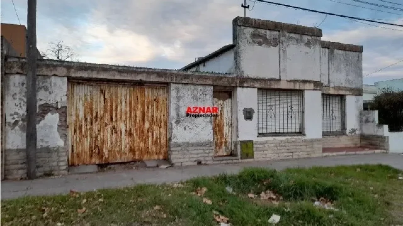 Casa en venta en  Remedios de Escalada N° 541  e/ Quenard y Constantino