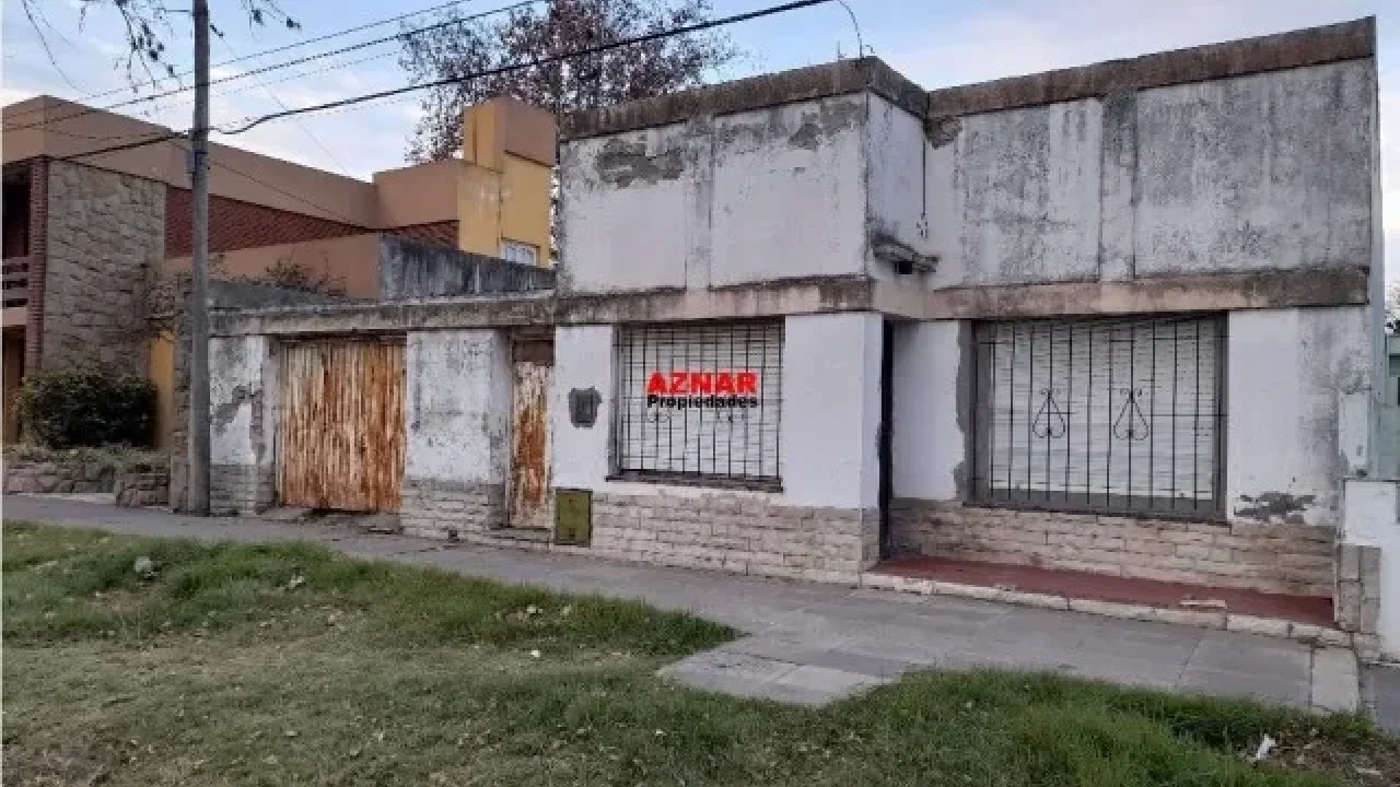 Casa en venta en  Remedios de Escalada N° 541  e/ Quenard y Constantino