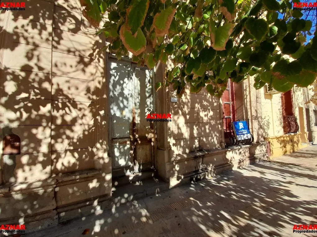 Casa en venta en Pellegrini Nº 1037 e/ Italia y Conesa