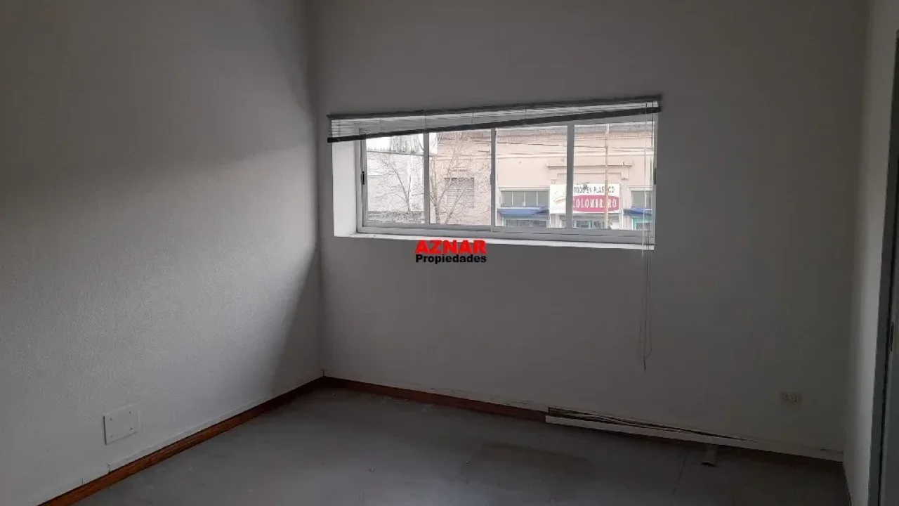 Local en venta en Rivadavia Nº 1976 e/ Balcarce y Necochea