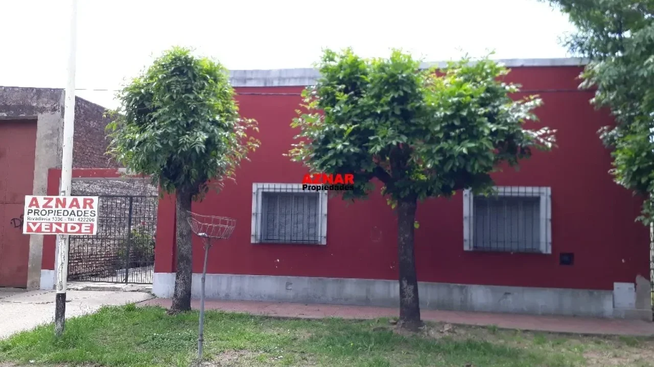 Casa en venta en calle Alem Nº 2012 e/ Sta. Maria y Sta. Rosa