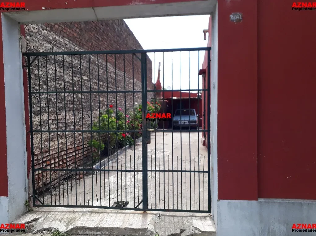 Casa en venta en calle Alem Nº 2012 e/ Sta. Maria y Sta. Rosa